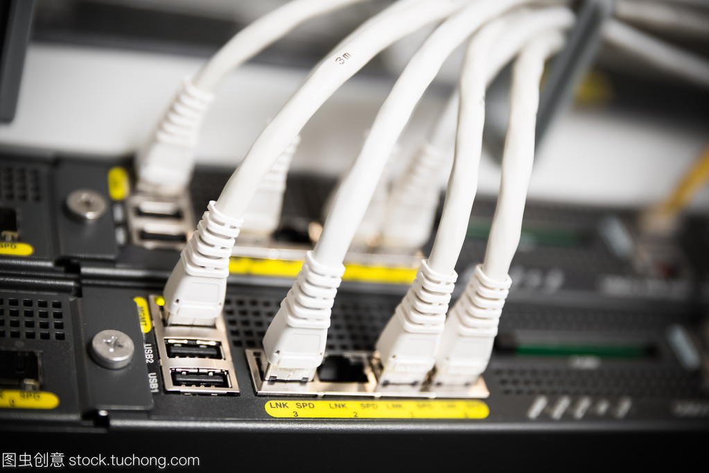 網絡交換機和雙絞線以太網電纜 構建穩定網絡的基礎設備